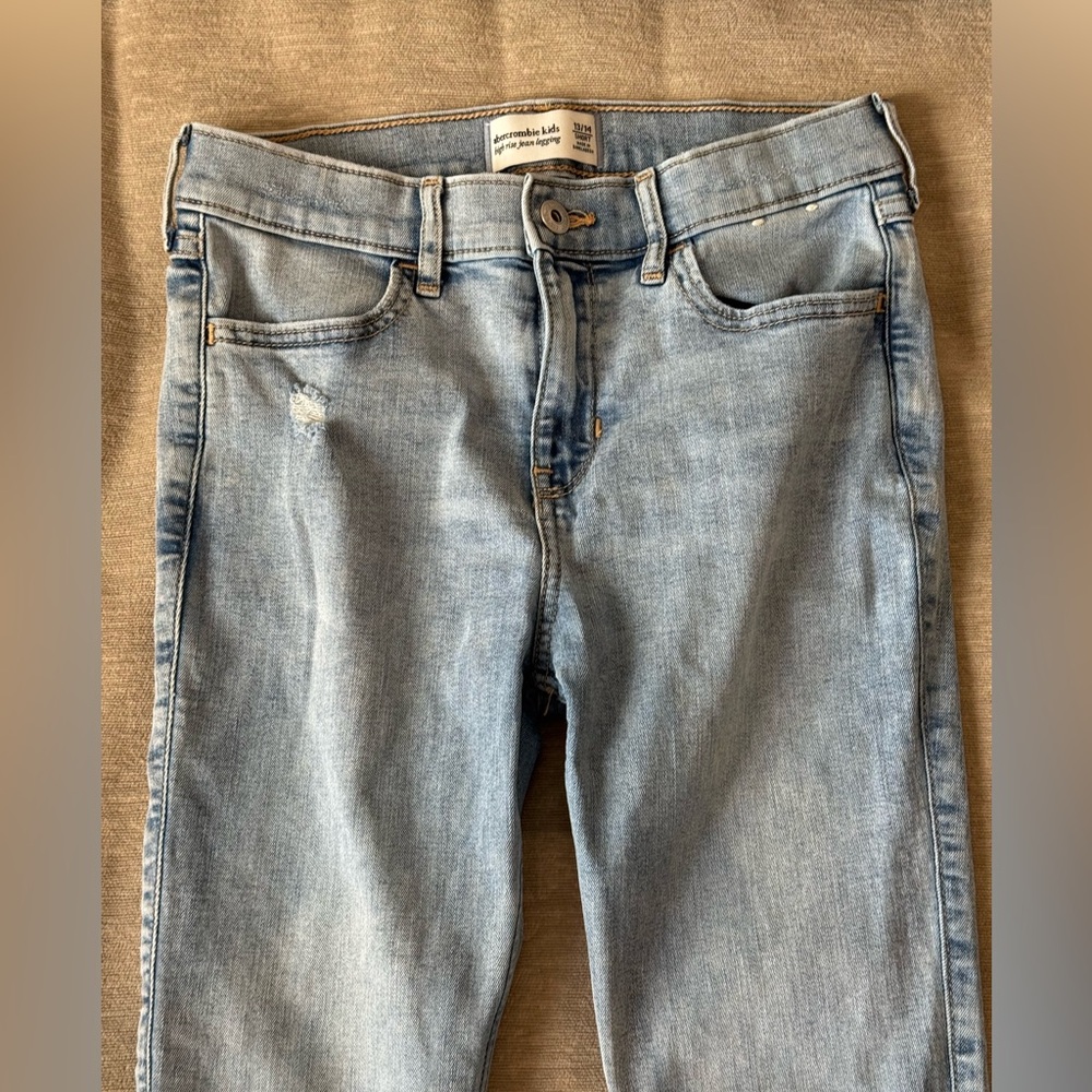 Abercrombie Kids High Rise Jean Legging Light Wash Distressed Jeans 13/14 Short - Picture 3 of 10